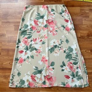 3/$20 Villager floral skirt size 16